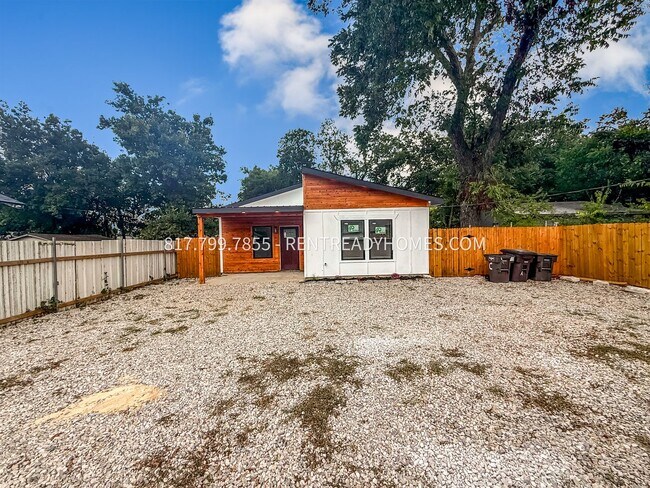 Primary Photo - 1337 W Bewick St