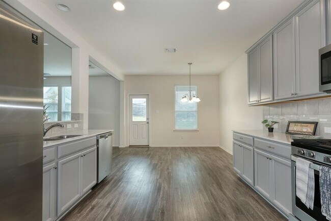 Building Photo - 482 Thornless Cir