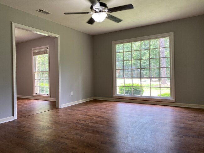 Building Photo - 114 Greenbriar Trail