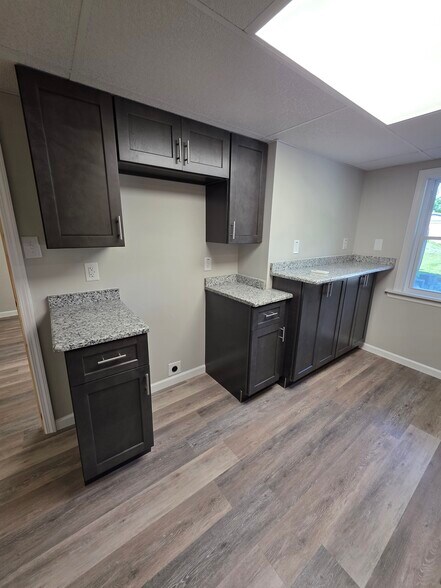 Building Photo - 1110 Pines Rd