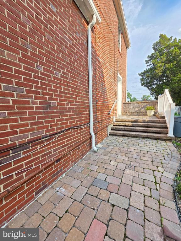 Building Photo - 52 Ardmore Ave