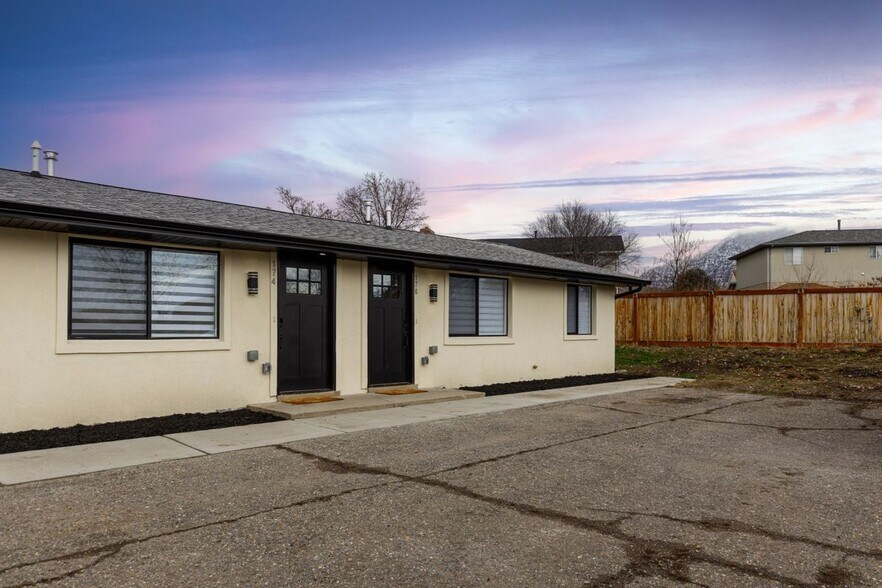 Building Photo - 170-400 400 E