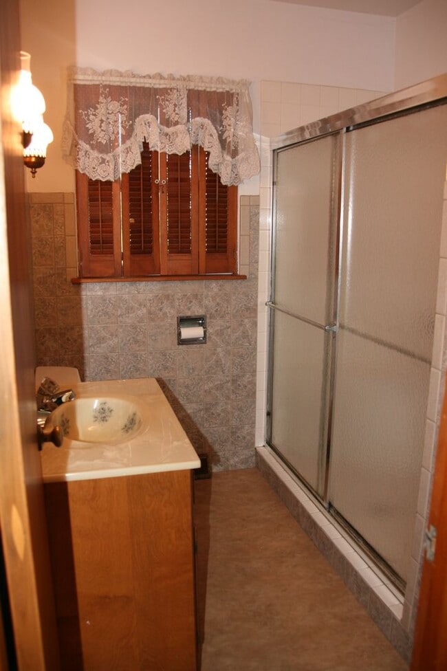 Building Photo - 4Bed 2 Bath House