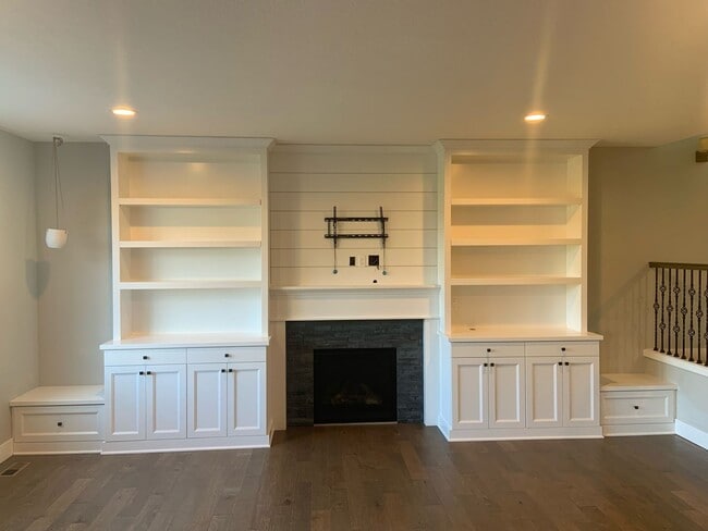 Building Photo - Available Now!  Newer Home in Desirable Neighborhood.