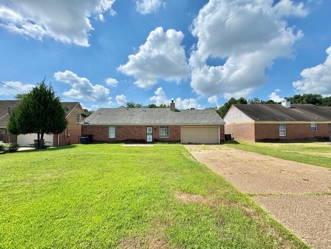 Building Photo - 6734 State Line Rd