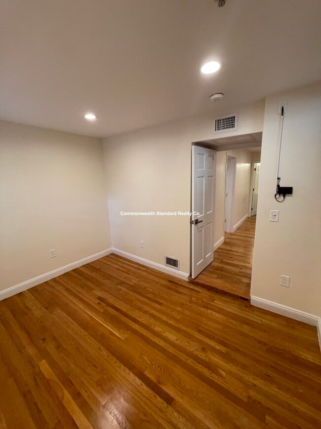 Building Photo - 1801 Beacon St