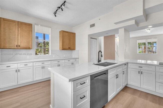 Building Photo - 2065 S Ocean Dr