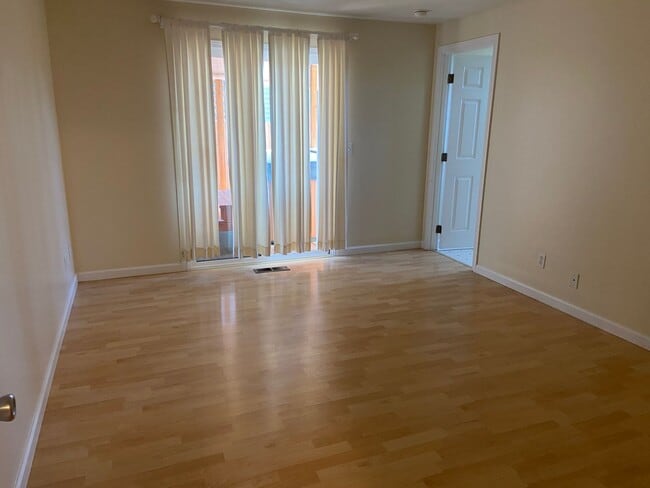 Building Photo - Sought After Bethel Neighborhood