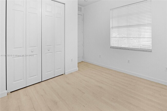 Building Photo - 7955 NW 128th Ln