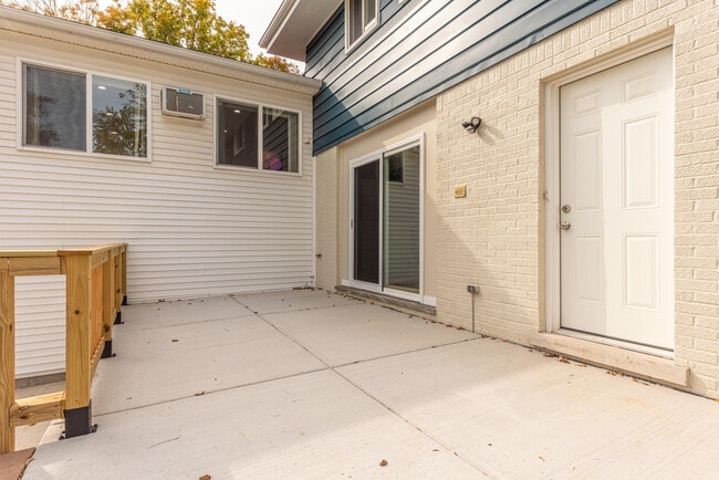 Building Photo - 1520 Traver Rd