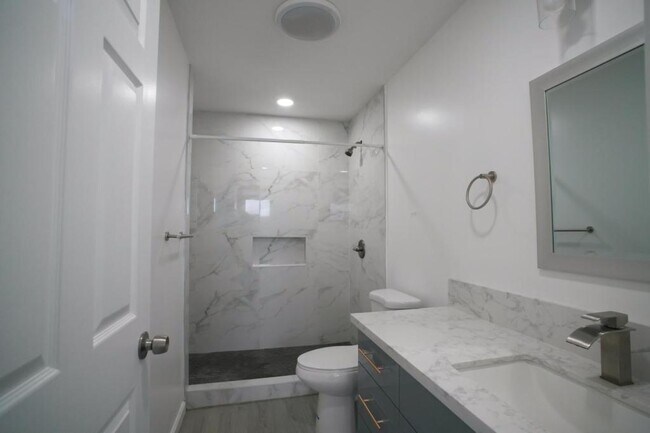 Building Photo - 94-364 Laahaina Pl