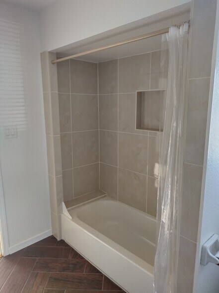 Building Photo - 265 S 21st St