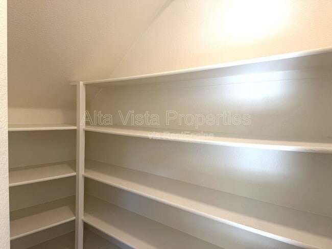 Building Photo - 11877 Spruce Run Dr