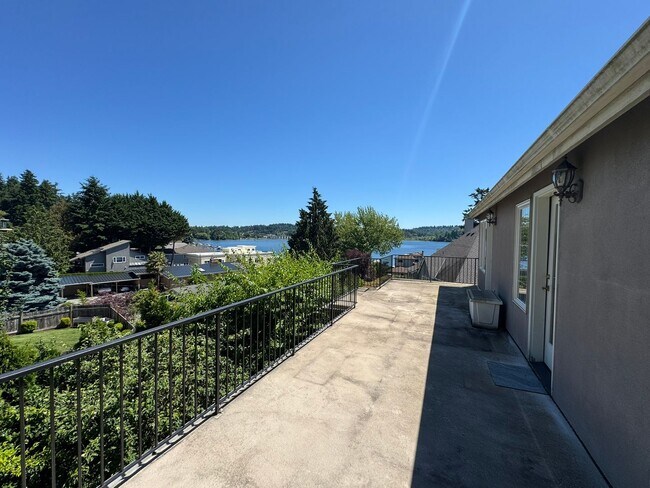 Building Photo - 4bd/4ba Kirkland House