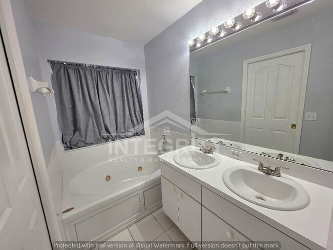 Building Photo - 10107 Farmingdale Pl