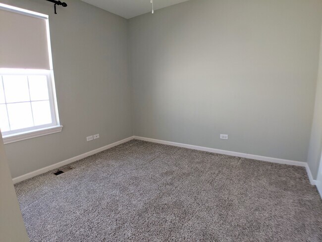 Building Photo - 385 Bradbury Ln
