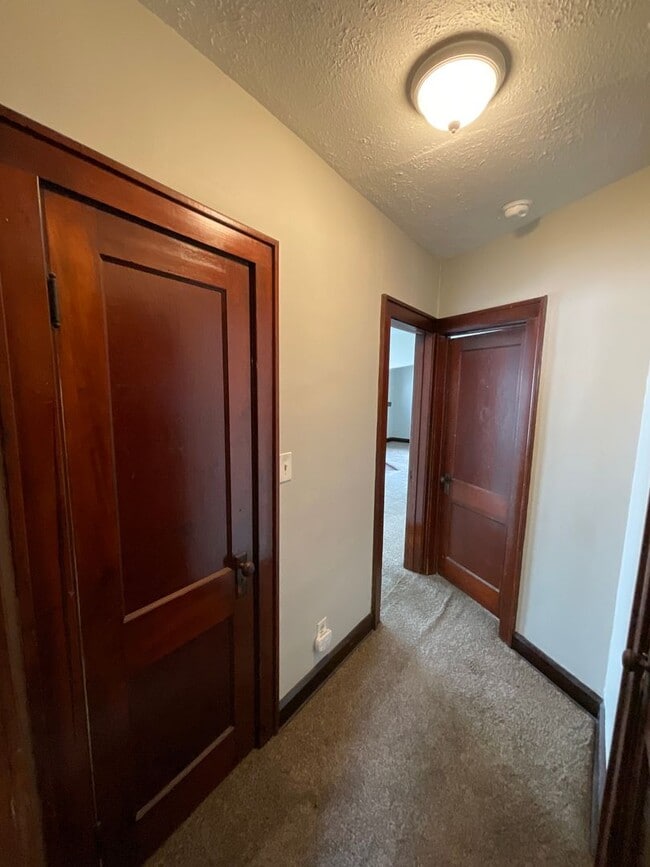 Building Photo - 9613 Sladden Ave