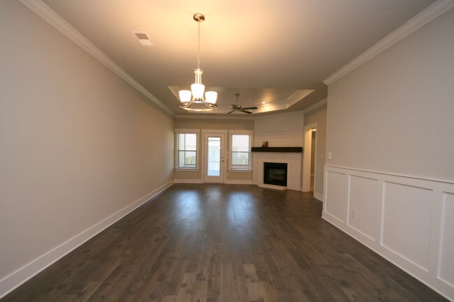 Building Photo - 707 Sluice Dr SW