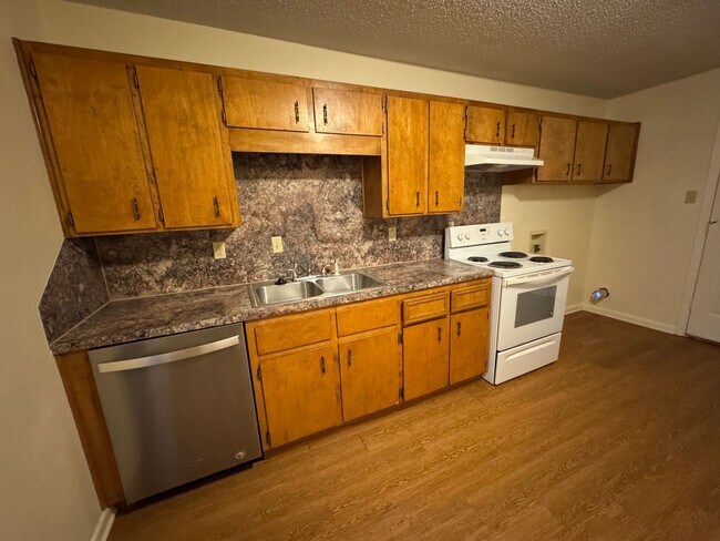 Building Photo - 360 Virtual Tour Available