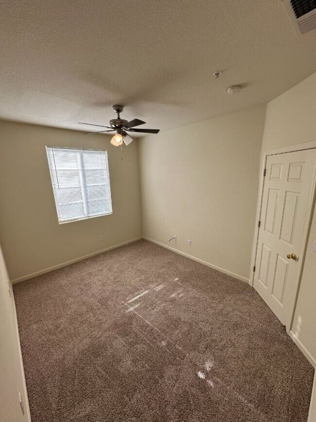 Building Photo - Nor Cal Realty, Inc. - 2 bedroom, 2.5 bath townhouse with 2 car garage