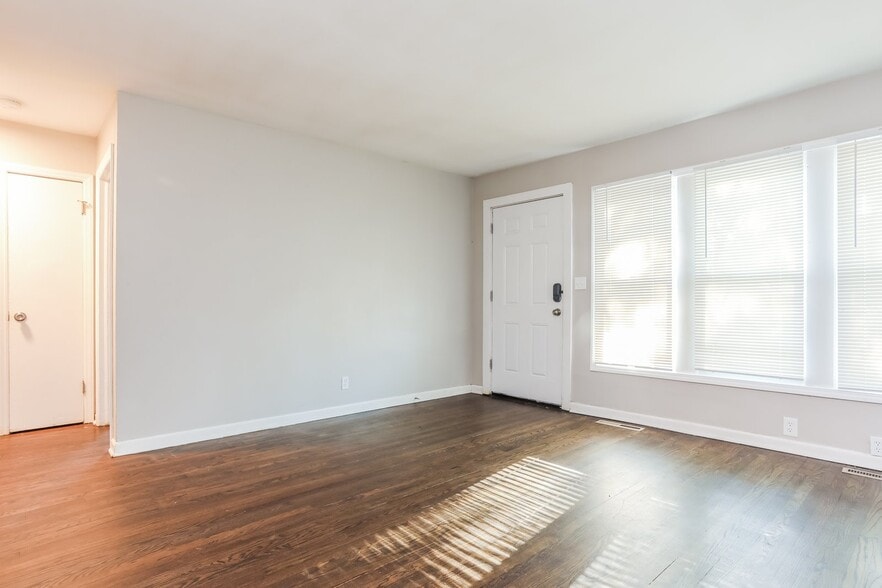 Building Photo - 6835 Askew Ave