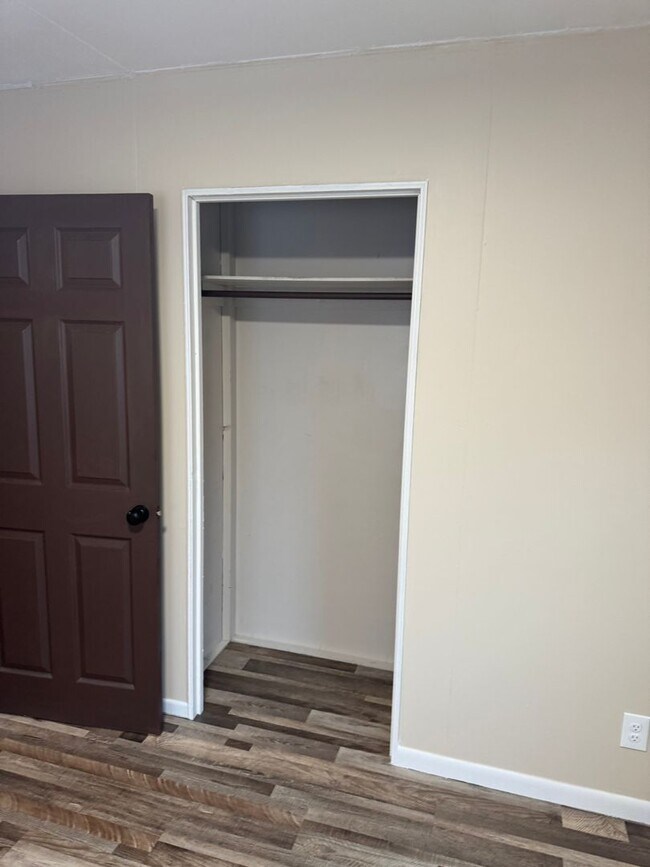 Building Photo - Newly remodeled 2 bedroom home