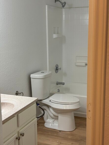 Building Photo - 337 Summer Tree Dr