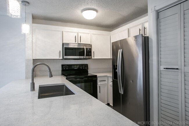 Building Photo - 4254 SW 72nd Way