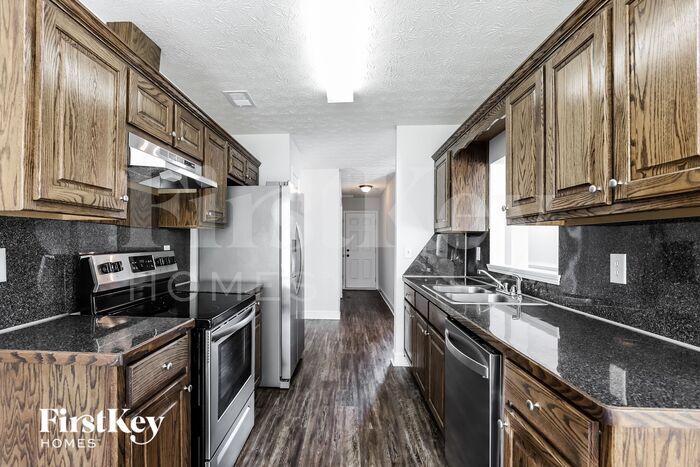 Building Photo - 807 Lazy Ln