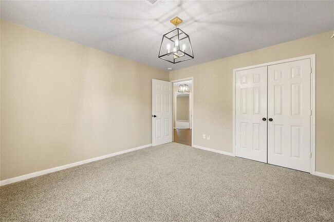 Building Photo - 2645 Lakeway Dr