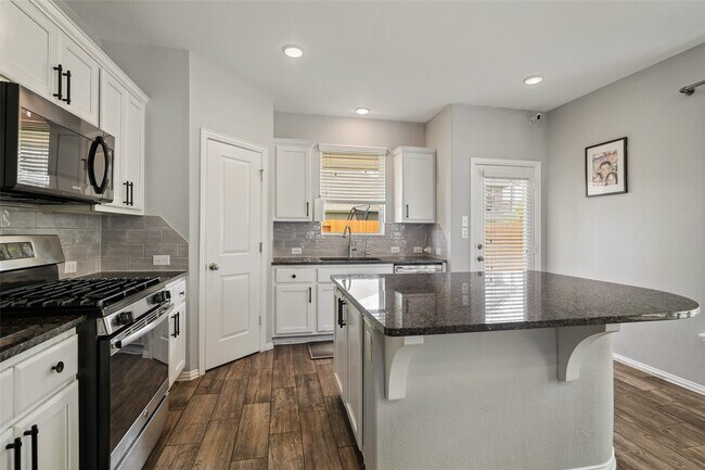 Building Photo - 3021 Wedgewood Bay Ct