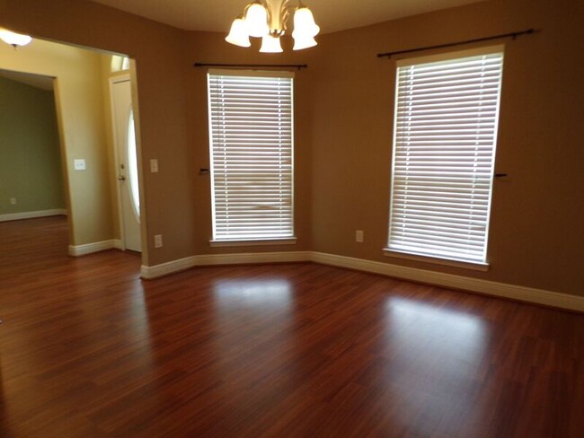 Building Photo - 5654 Colinas Verde Dr