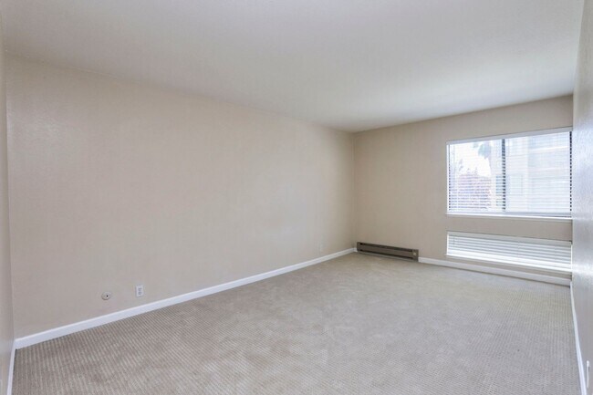 Building Photo - ? Updated 3BR/2BA Foster City Condo – Half...