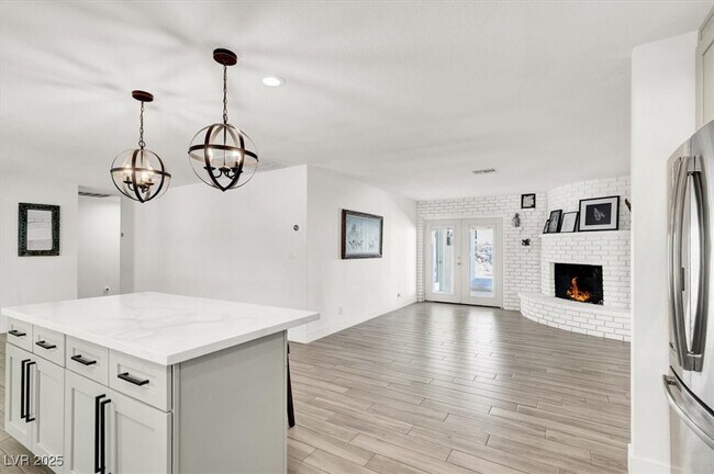 Building Photo - 1600 Eaton Dr