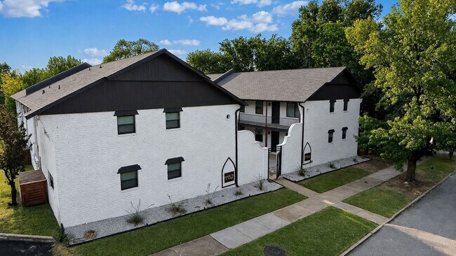 Building Photo - 1150 S Quaker Ave