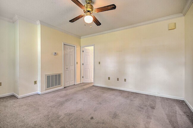 Building Photo - 1801 Indian Ridge Rd