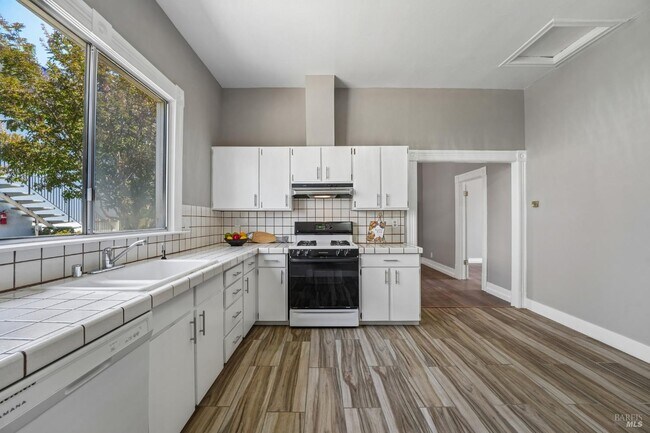 Building Photo - 517 Branciforte St