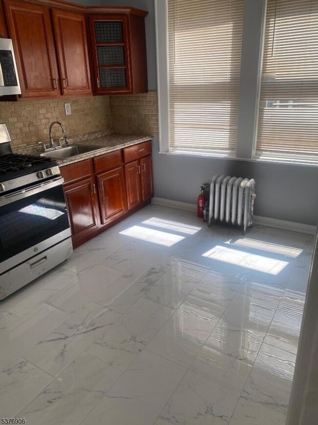 Building Photo - 138 Vermont Ave