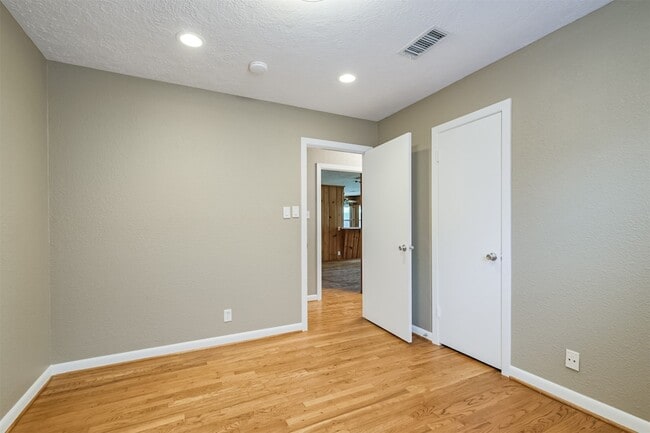Building Photo - 5450 Stillbrooke Dr