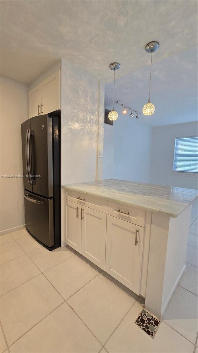 Building Photo - 467 Golden Isles Dr