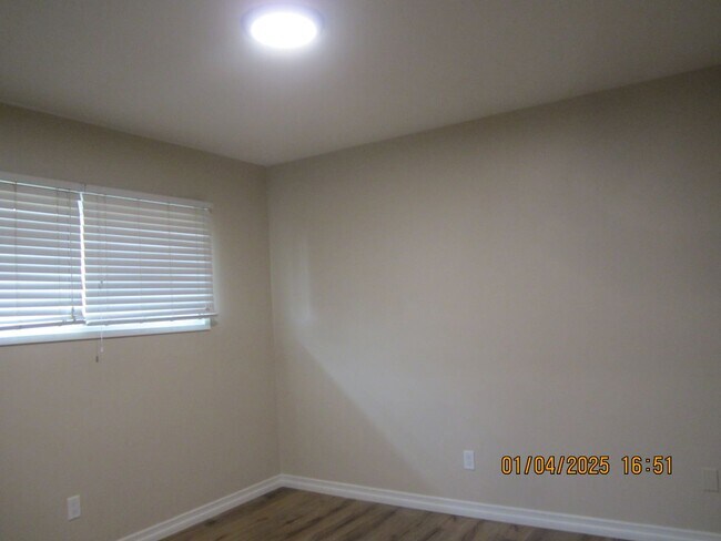 Building Photo - Immaculate 3 bedroom Home University Highlands Riverside