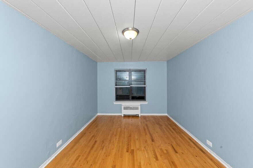 Building Photo - 1360 W Touhy Ave