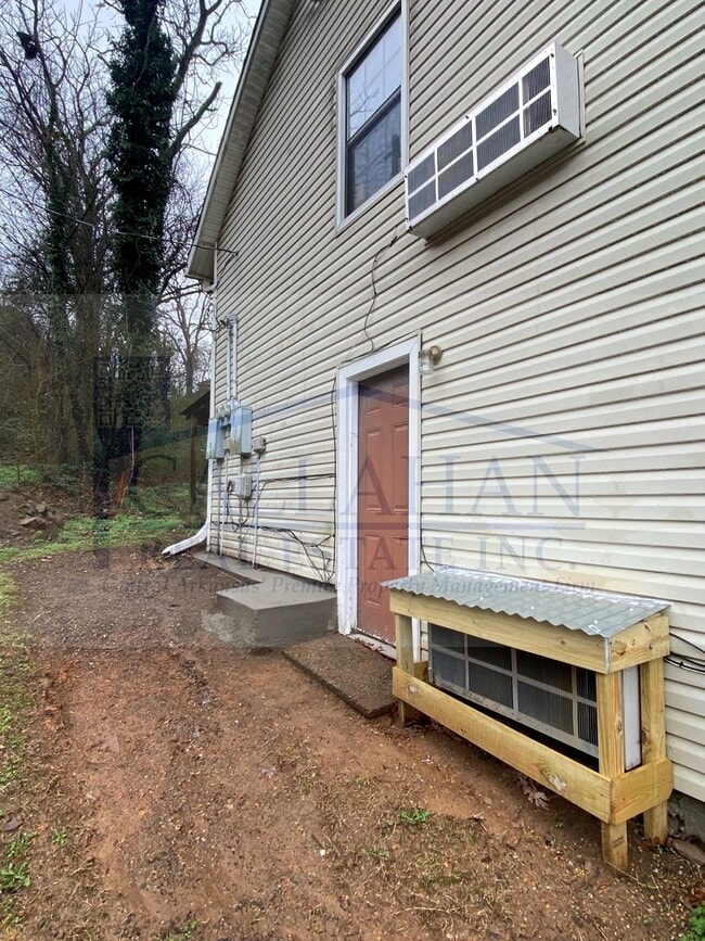 Building Photo - 700 W 33rd St