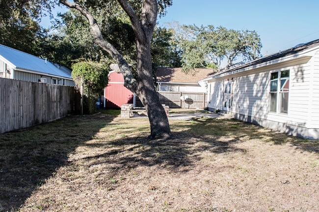Building Photo - 17 8th St