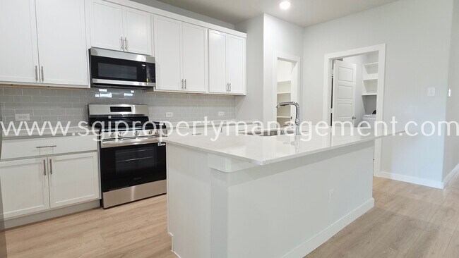 Building Photo - 3604 High Valley Dr