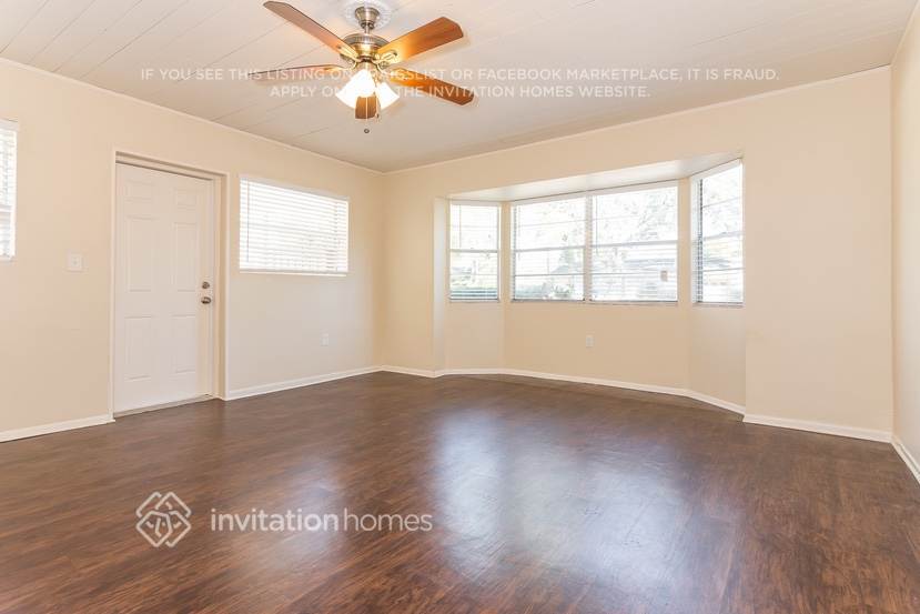 Building Photo - 4315 19th Ave W