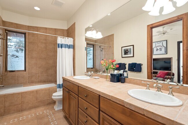 Building Photo - 875 Horse Ranch Dr