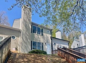 Building Photo - 943 Rives St