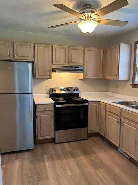 Building Photo - 1112 Cranston Dr