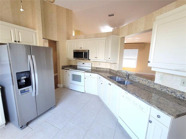 Building Photo - 4220 Pinebrook Cir